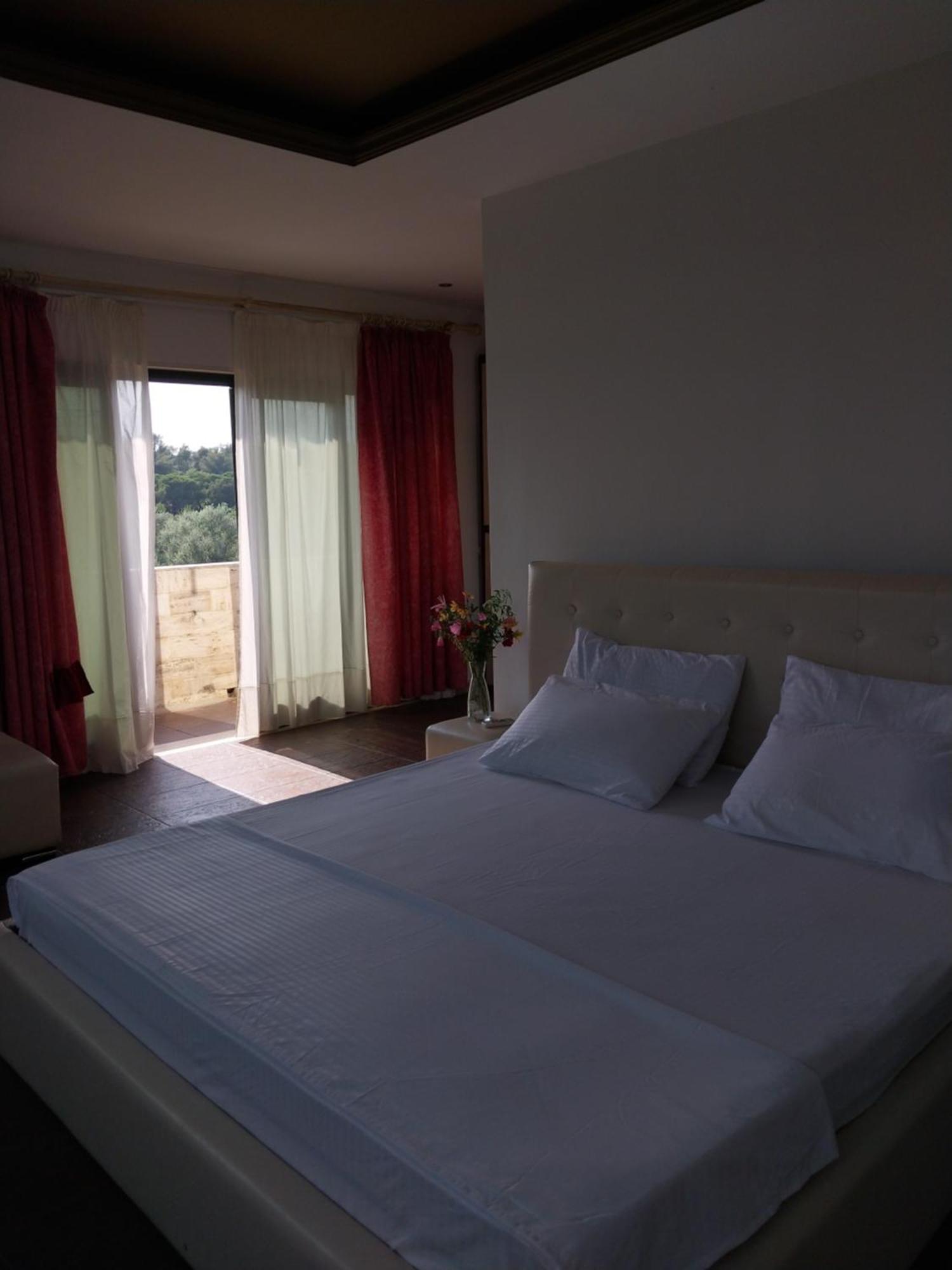 Hotel Different Divjake Ngoại thất bức ảnh