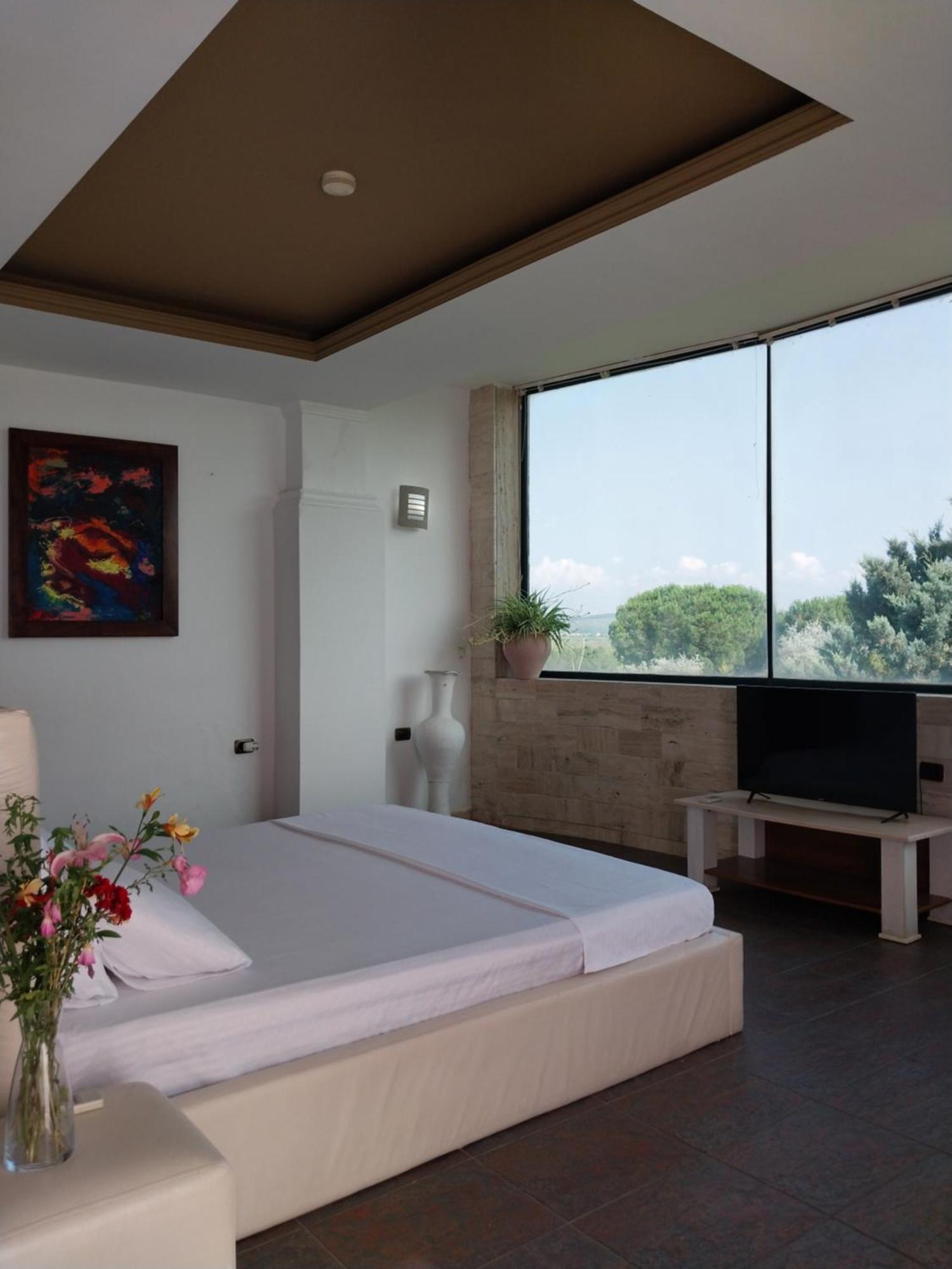Hotel Different Divjake Ngoại thất bức ảnh