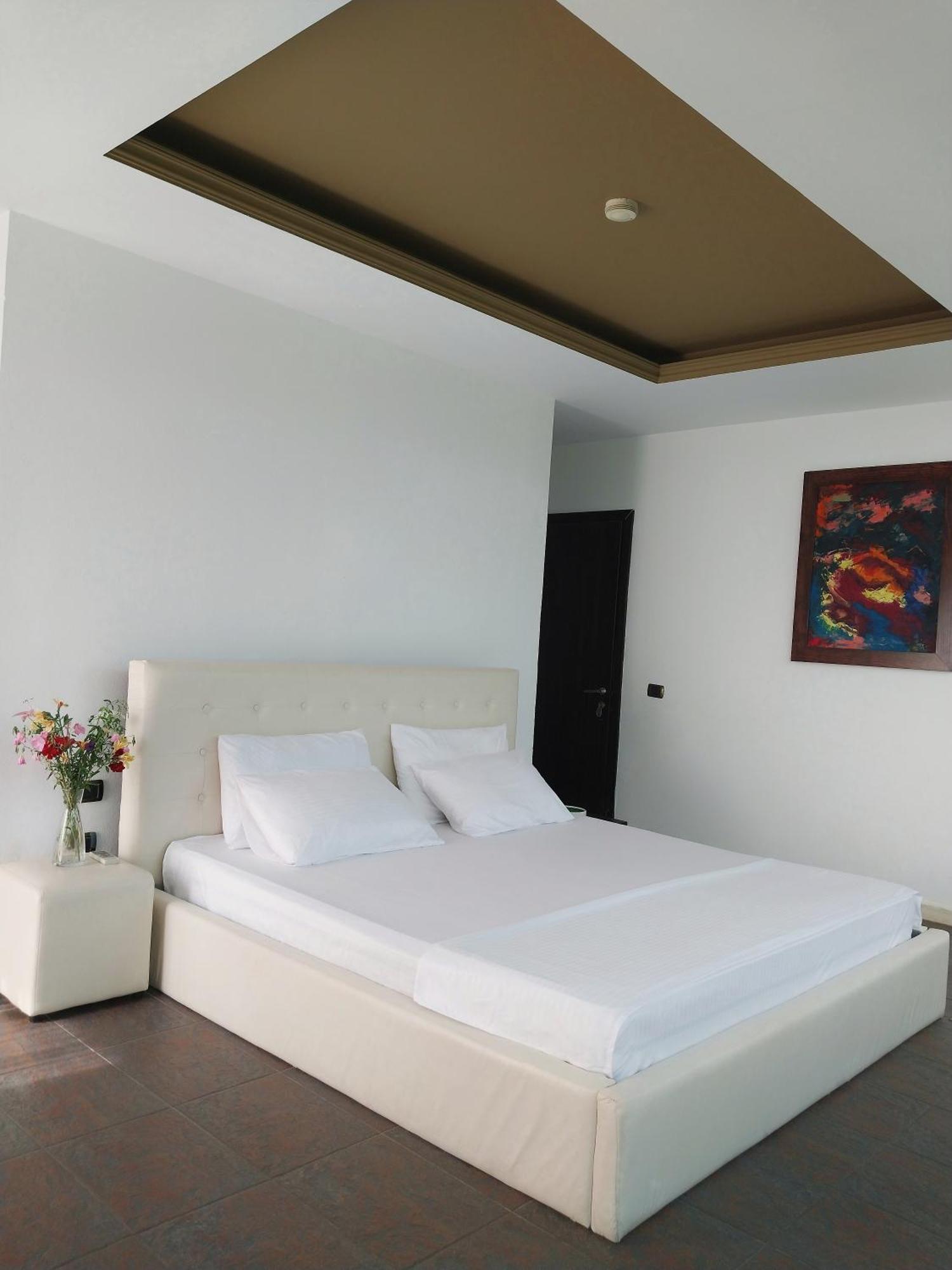 Hotel Different Divjake Ngoại thất bức ảnh
